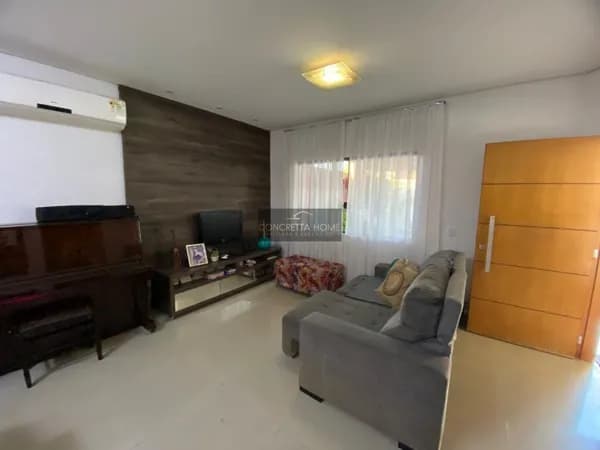 Sobrado Moderno | 160m² com Piscina e Energia Solar no Condomínio João Filho 5 em Várzea Grande