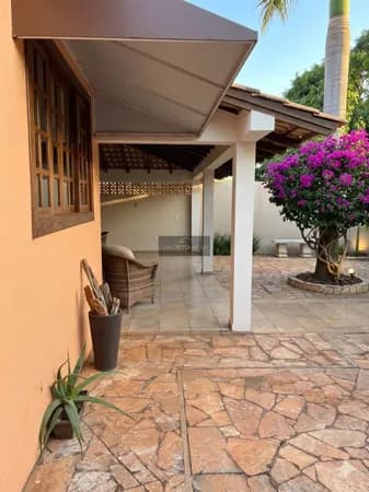 casa de alto padrão no bairro Santa rosa em Cuiabá com potencial comercial