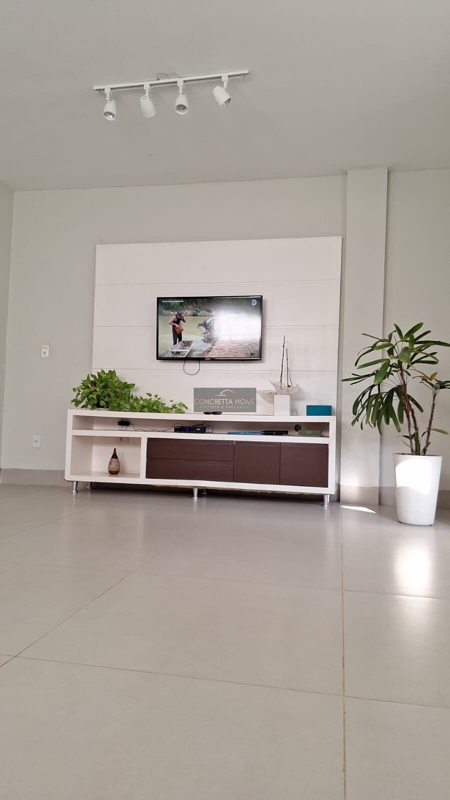 CASA A VENDA E LOCAÇÃO 371M² CONSTRUIDOS E 720M² DE TERRENO COM 5 QUARTOS SENDO 2 SUÍTES NO SANTA CRUZ I