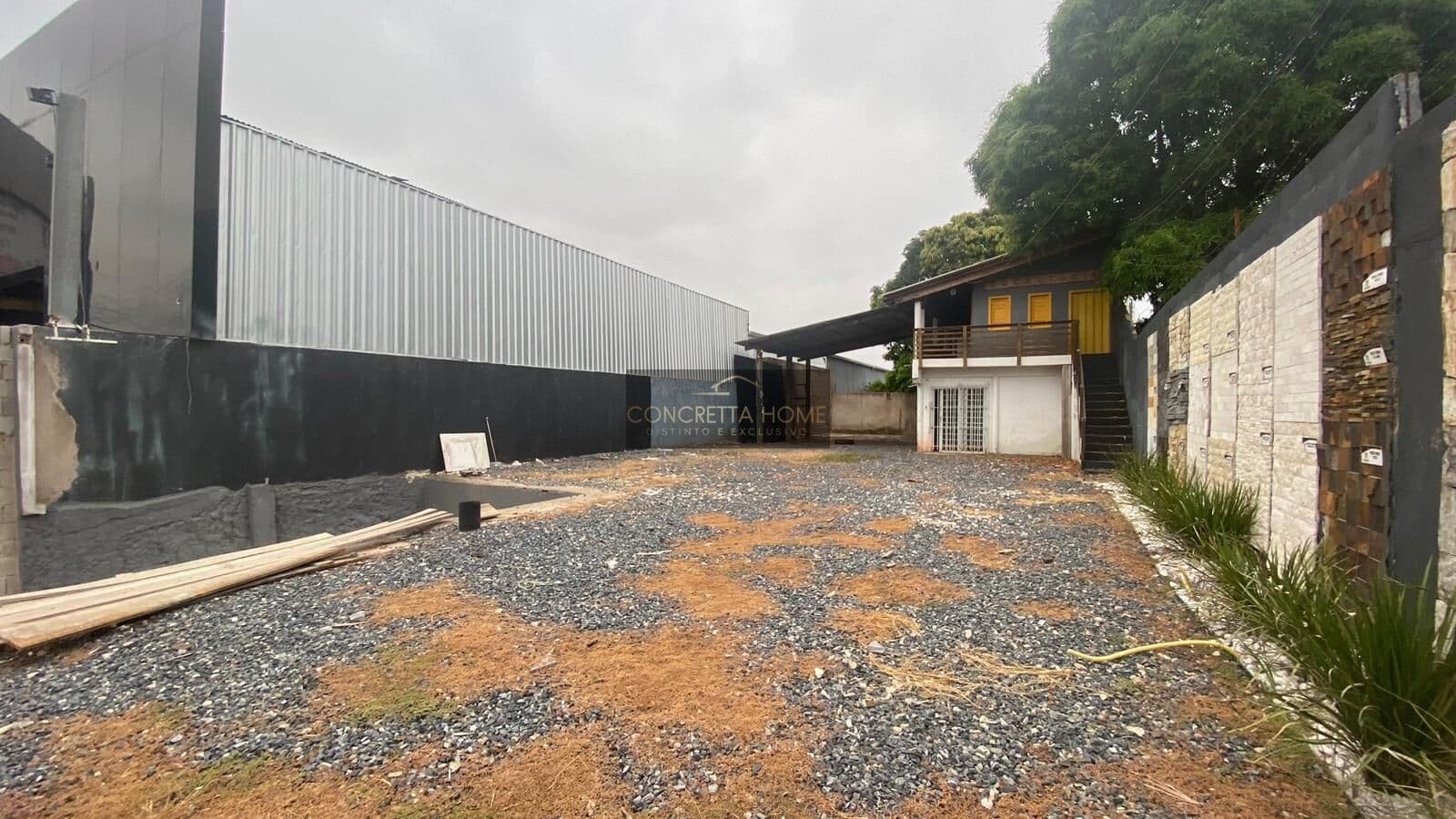 CASA COM 161,09M² CONSTRUIDO E 403M² TERRENO IDEAL PARA USO COMERCIAL NA AV. MIGUEL SUTIL EXCELENTE OPORTUNIDADE