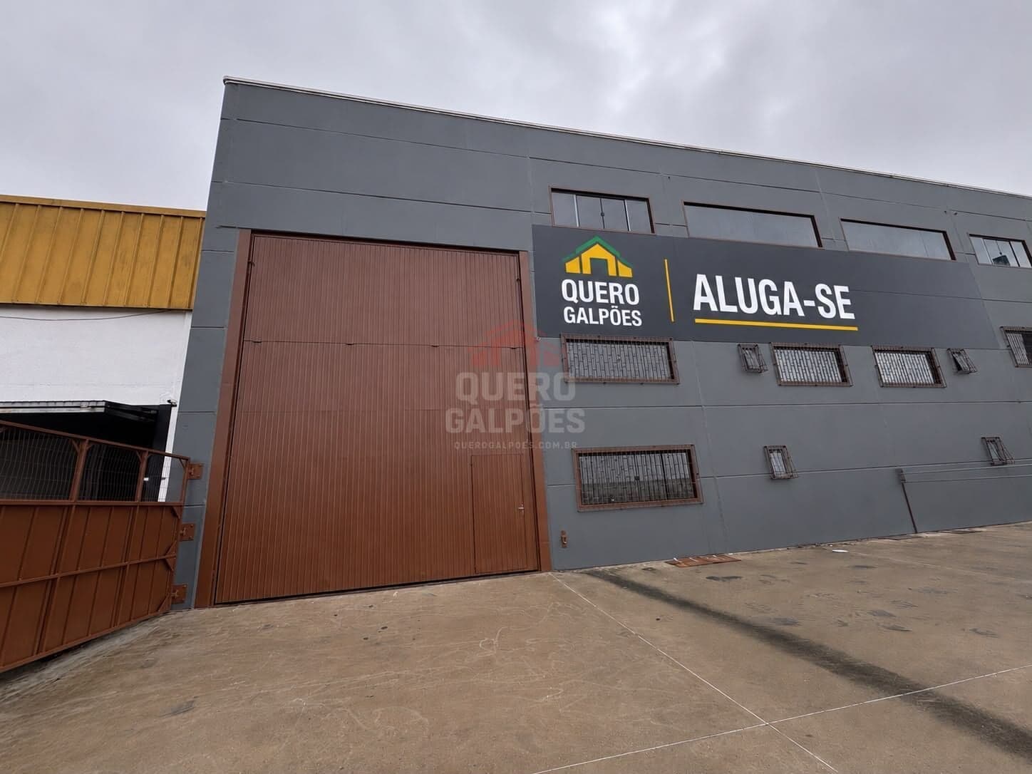 GALPÃO 650m² | NOVO | 10M DE PÉ-DIREITO | PRÓXIMO À BR-101 E BR-282