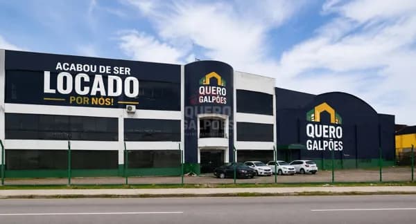 ALUGADO POR NÓS - Galpão 2.500 m² + Escritório 900 m² | Pátio 3.000 m² | Frente BR-101 – São José/SC: