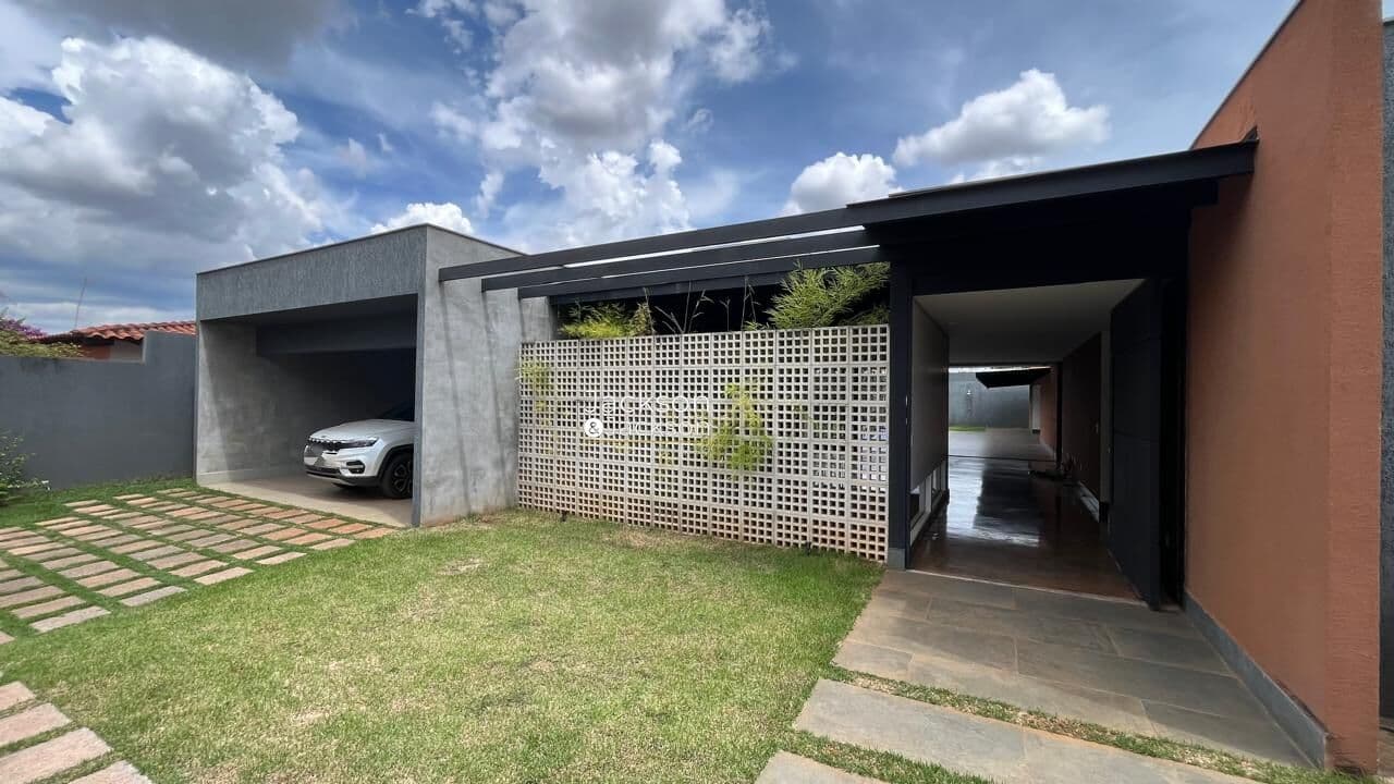 Casa terrea no Setor de Mansões Park Way Quadra 04