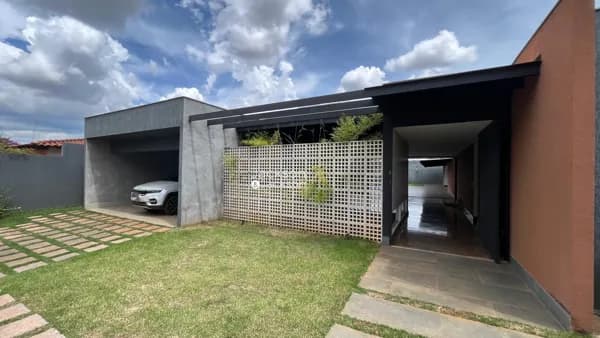 Casa terrea no Setor de Mansões Park Way Quadra 04