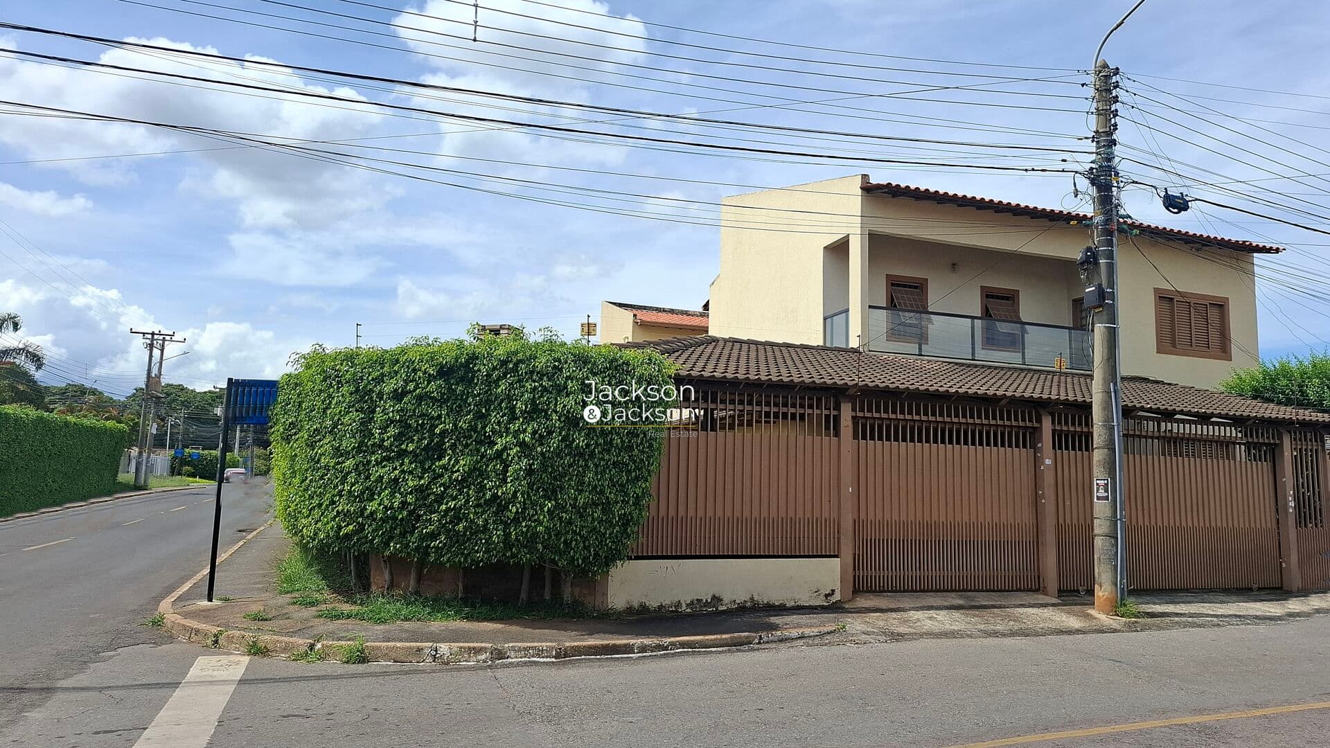 CASA SOBRADO A VENDA GUARA II