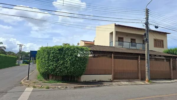 CASA SOBRADO A VENDA GUARA II