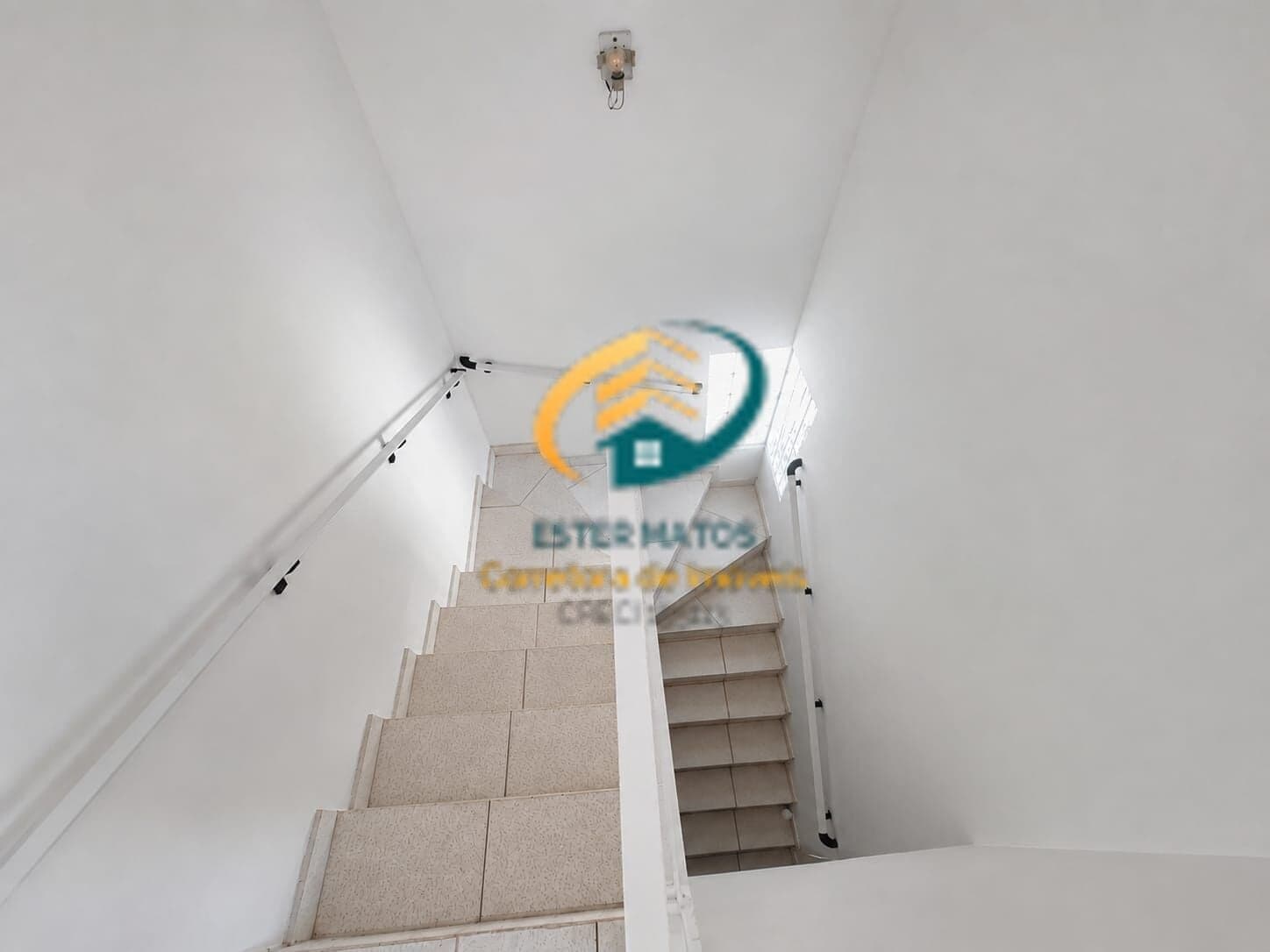 Casa Sobreposta Alta para Locação Anual 🏠
