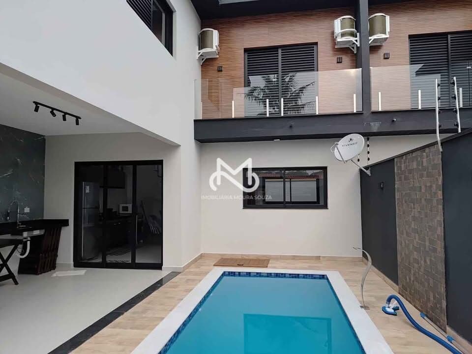 Sobrado a 100m da praia à venda no Jardim Indaiá