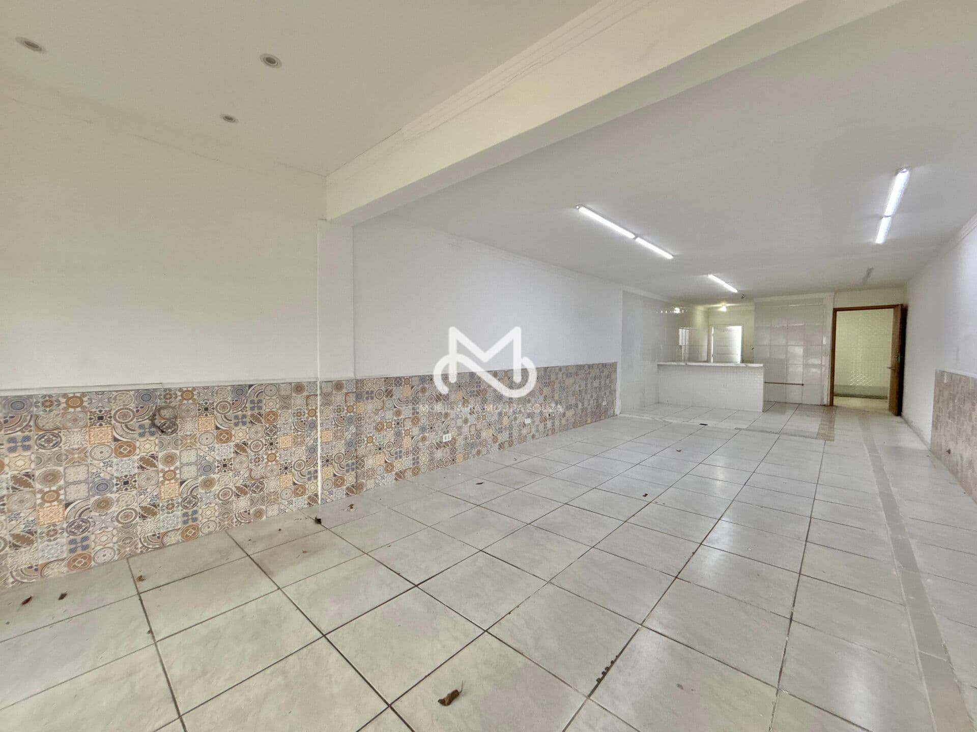 Sala comercial para locação no Centro de Bertioga/SP
