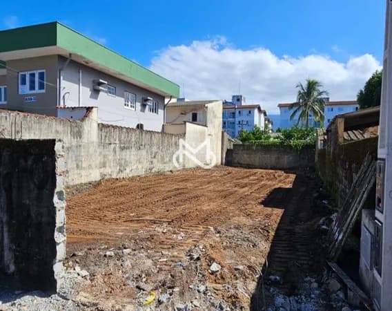 Terreno à venda no Centro de Bertioga/SP