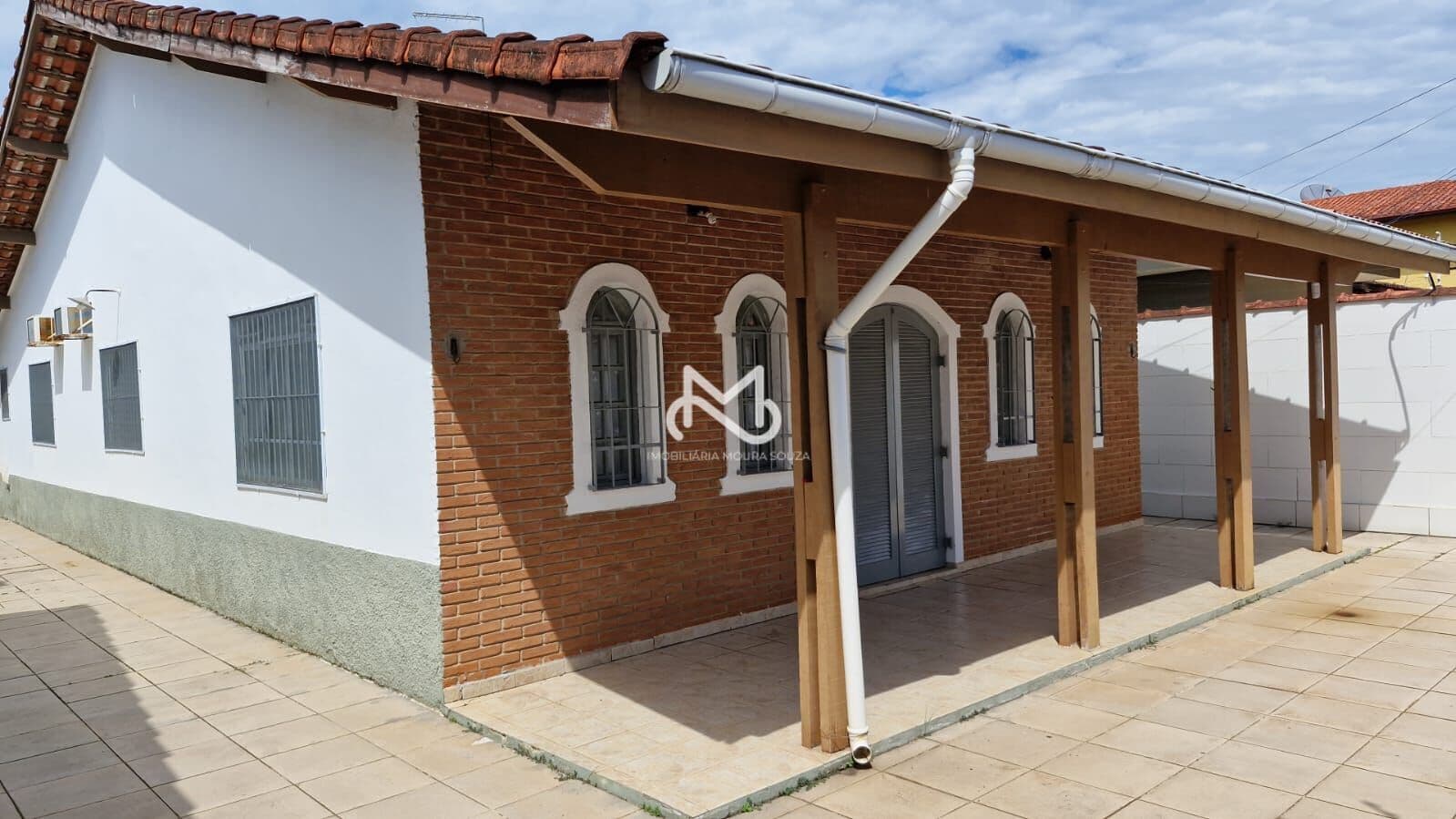 Casa a 500m da praia à venda no Jardim Indaiá em Bertioga/SP