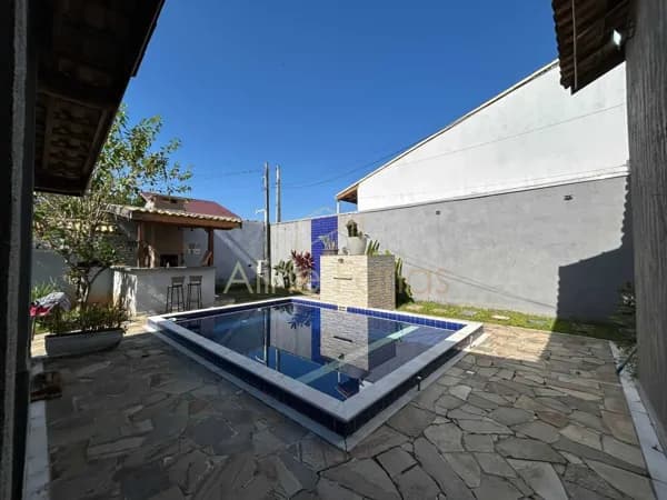 Excelente casa com piscina e área gourmet à venda em Peruíbe