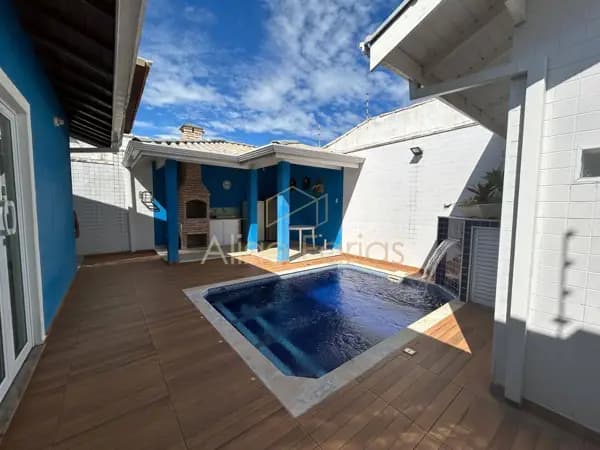 Casa com localização privilegiada à venda em Peruíbe