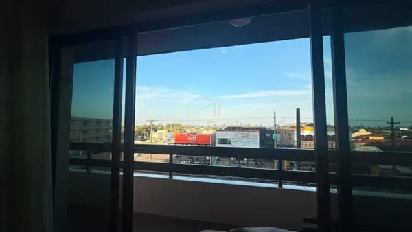 Apartamento à venda com 3 dormitórios e suíte a 400 metros da praia em Peruíbe