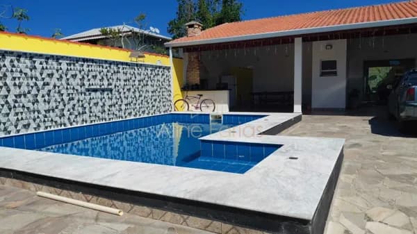 Casa com suíte, jardim de inverno e conforto em terreno de 350 m² à venda em Peruíbe