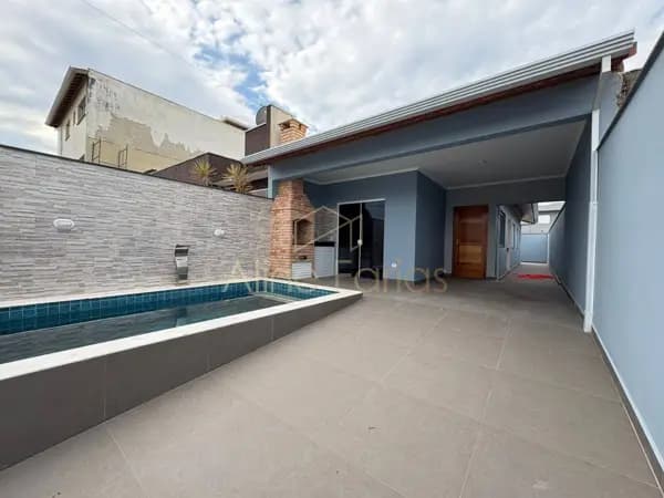 Oportunidade: Casa moderna com suíte e ambientes integrados à venda em Peruíbe