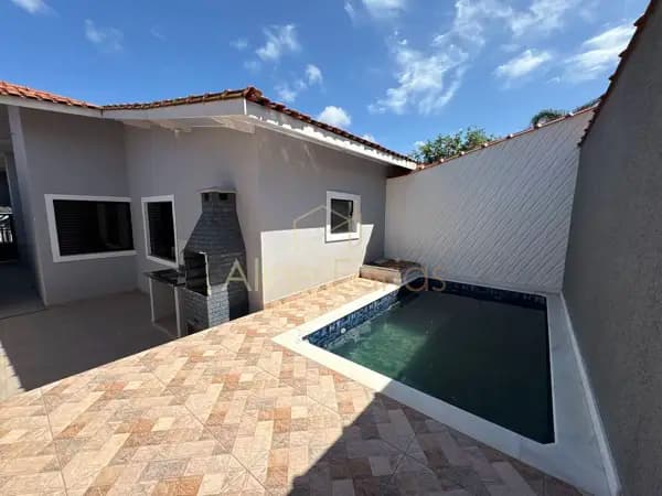 Casa moderna com piscina e excelente área de lazer à venda em Peruíbe