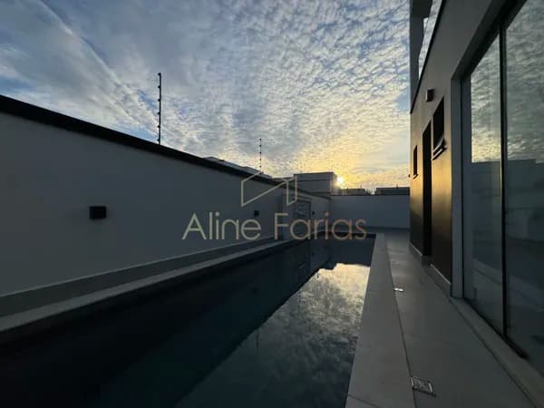 Alto padrão em Peruíbe: Casa com piscina, 5 suítes e arquitetura moderna