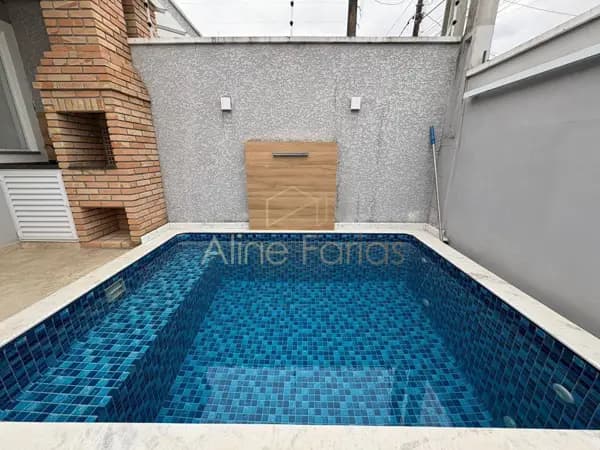 Casa nova com suíte, piscina e área gourmet à venda em Peruíbe