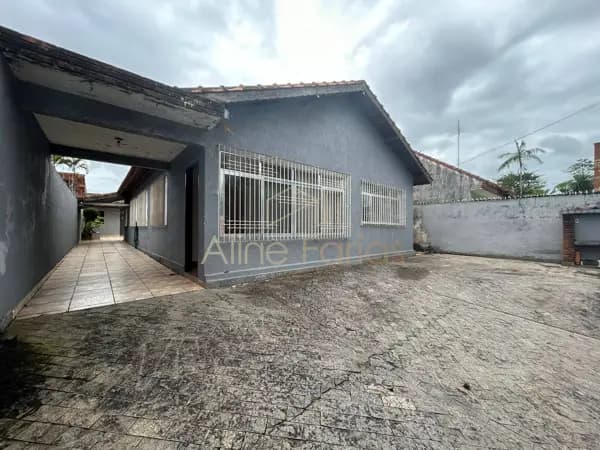 Casa à venda no bairro Balneário Stella Maris em Peruíbe/SP