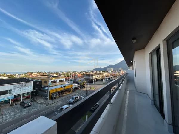 Apartamento à venda com 3 dormitórios, 2 vagas e lazer completo a 400 metros da praia em Peruíbe
