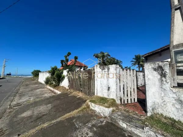 Área exclusiva com 8 terrenos na quadra do mar à venda em Peruíbe