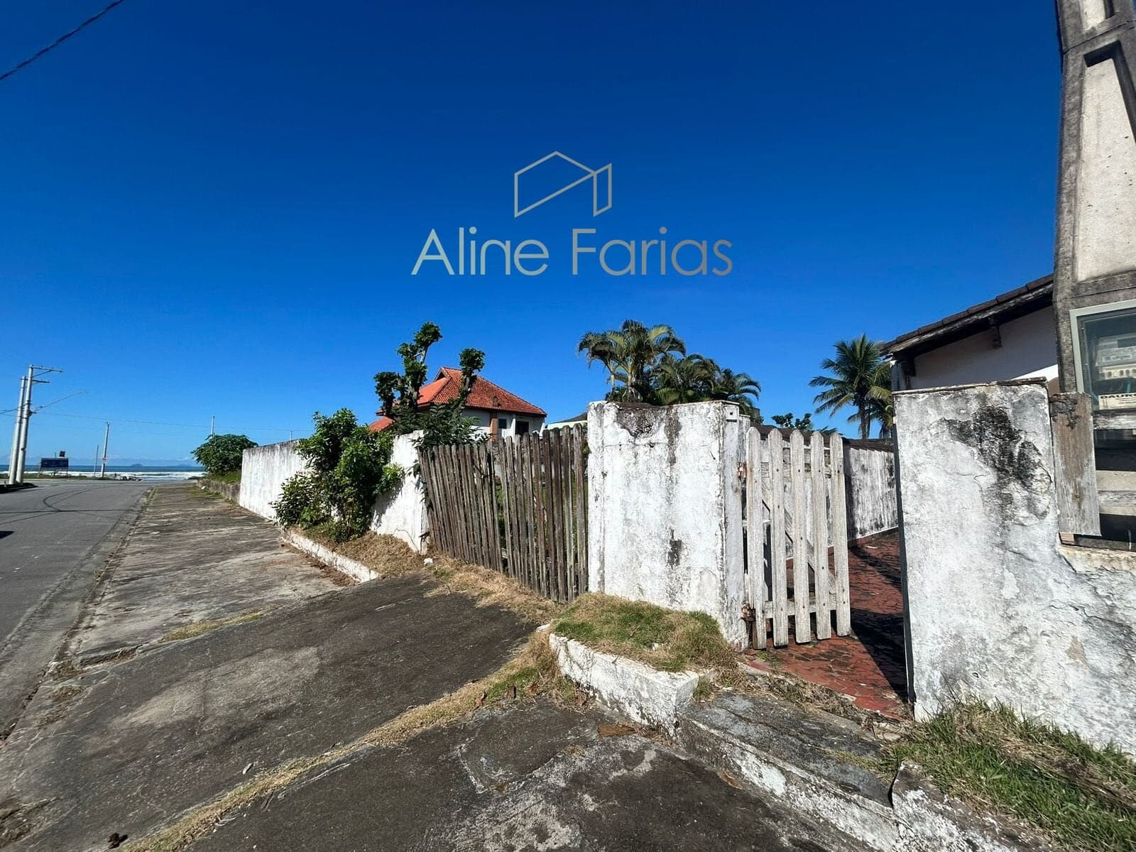 Área exclusiva com 8 terrenos na quadra do mar à venda em Peruíbe