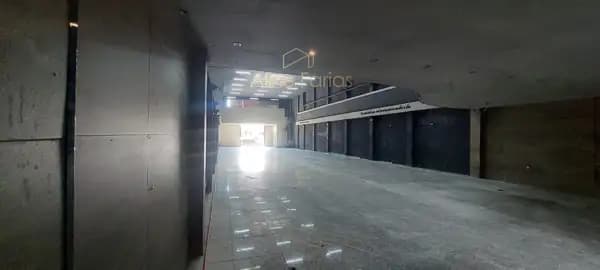 Salão comercial com 627 m² e amplo salão no centro de Peruíbe