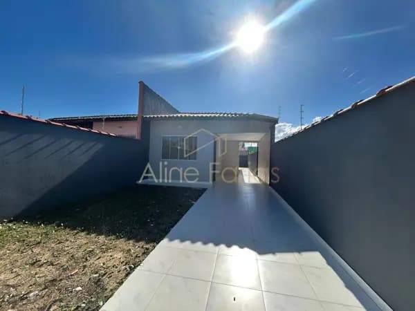 Casa nova com 2 dormitórios e espaço para piscina à venda em Peruíbe