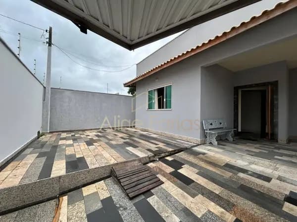 Casa com acabamento em granito à venda em Peruíbe