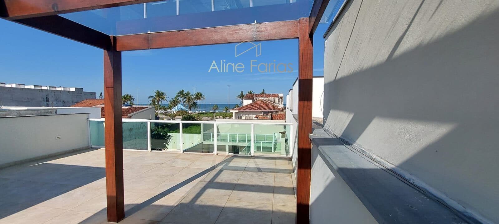 Sobrado de alto padrão com vista mar, piscina, spa e 5 dormitórios à venda em Peruíbe