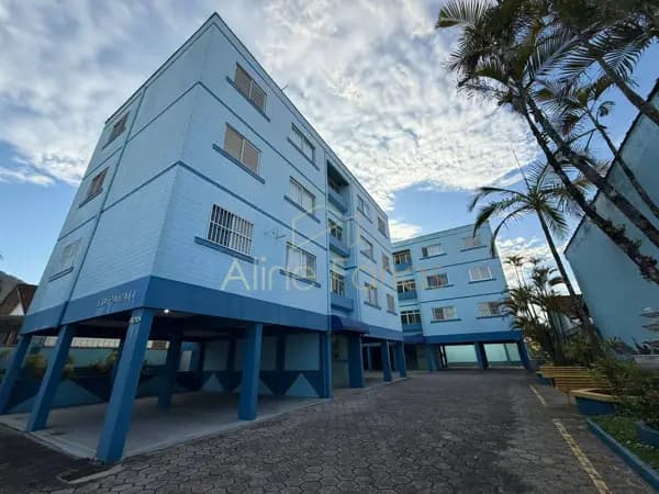Apartamento à venda à uma quadra do mar em Peruíbe