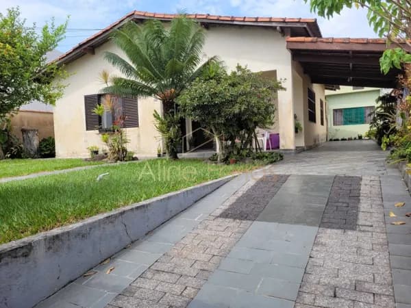 Casa com edícula completa, terreno de 391m² e enorme potencial de lazer à venda em Peruíbe