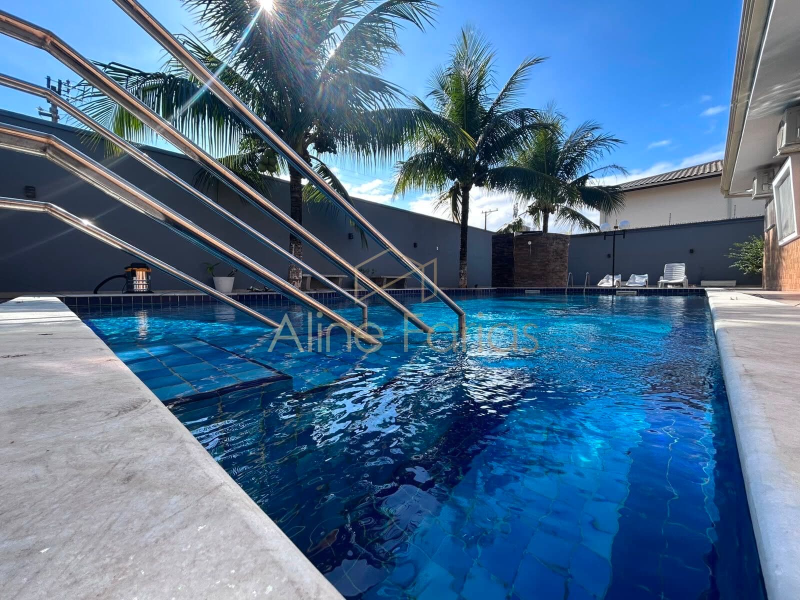 Casa de alto padrão com piscina, espaço gourmet e ampla área de lazer à venda em Peruíbe