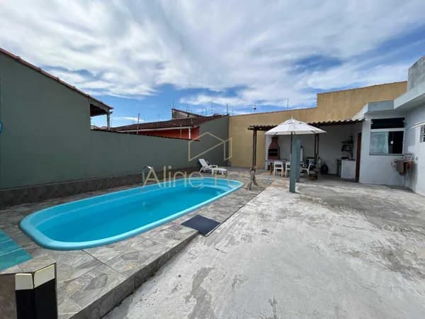 Casa com edícula, piscina e 8 vagas de garagem à venda em Peruíbe