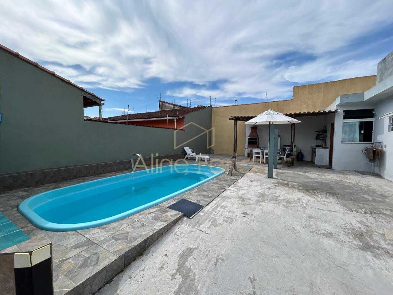 Casa com edícula, piscina e 8 vagas de garagem à venda em Peruíbe