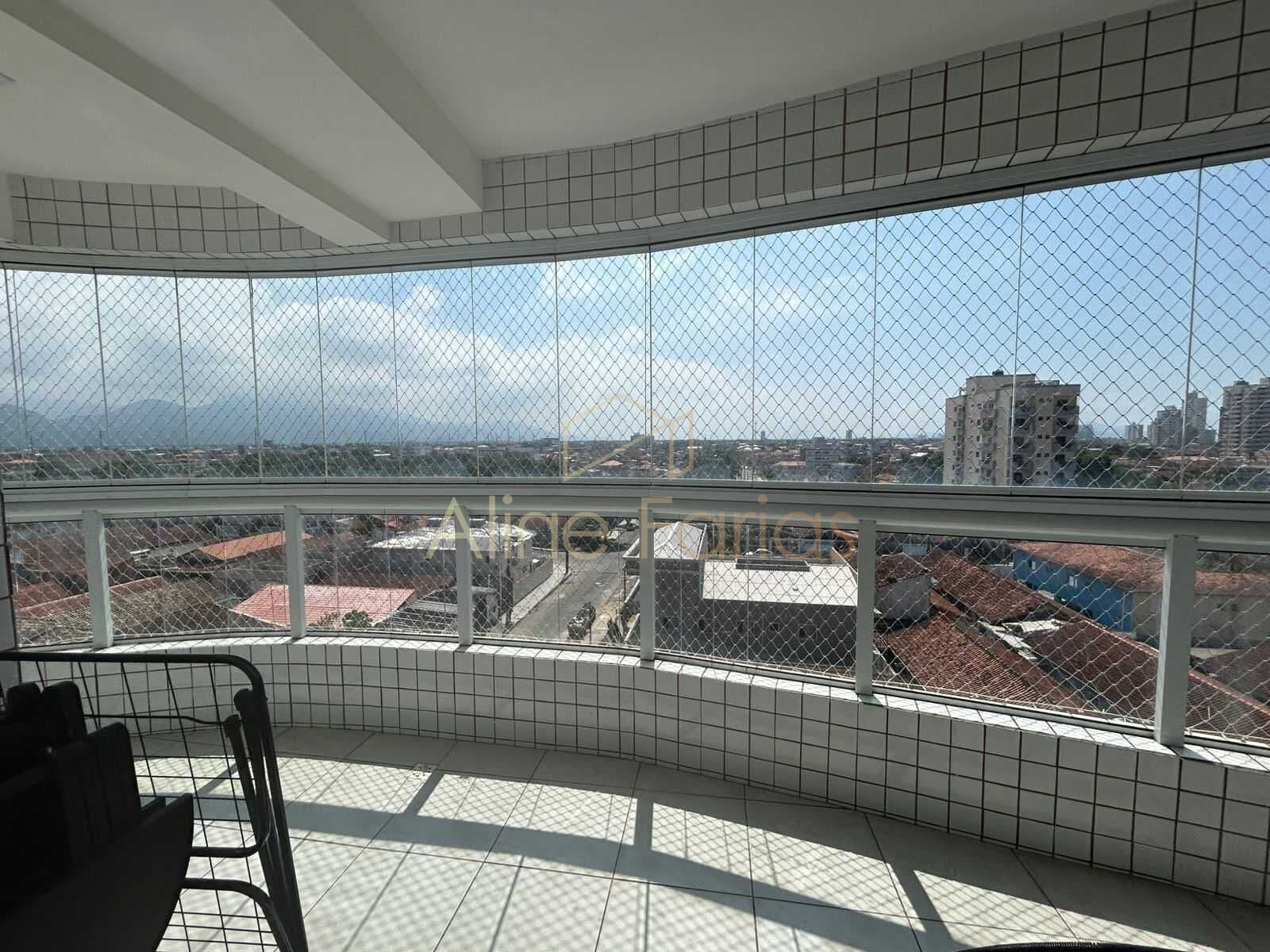 Apartamento à venda com varanda contínua a 200 metros do mar em Praia Grande