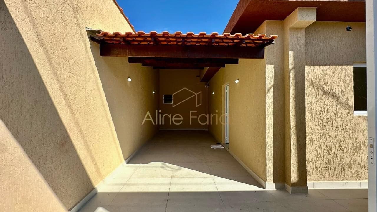 Casa de alto padrão com suítes interligadas por varanda à venda em Praia Grande