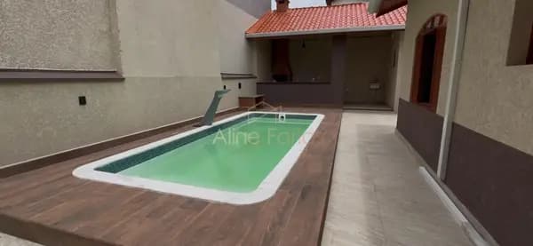 Casa pé na areia com 3 suítes, piscina e área gourmet à venda em Peruíbe