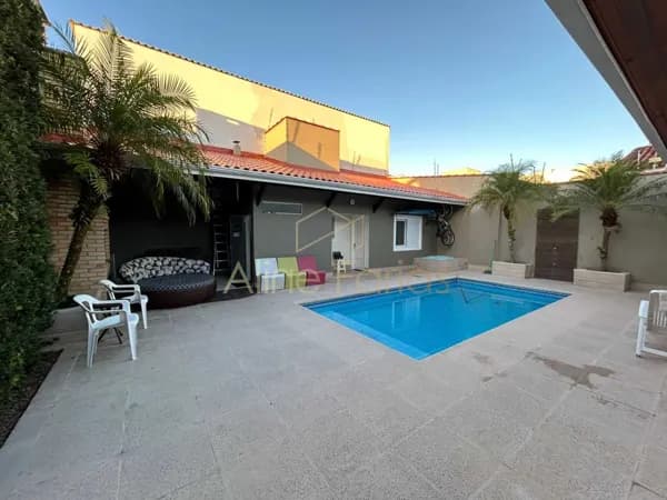 Casa de luxo com piscina, sauna, edícula e acabamento premium à venda em Peruíbe