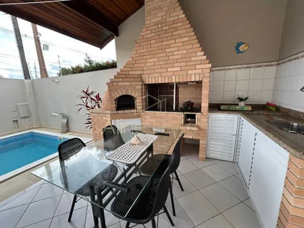 Sobrado com piscina, área gourmet e excelente espaço de lazer à venda em Peruíbe