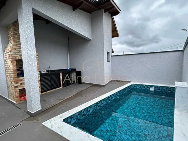 Oportunidade! Casa nova com 3 dormitórios, piscina e área gourmet à venda em Peruíbe