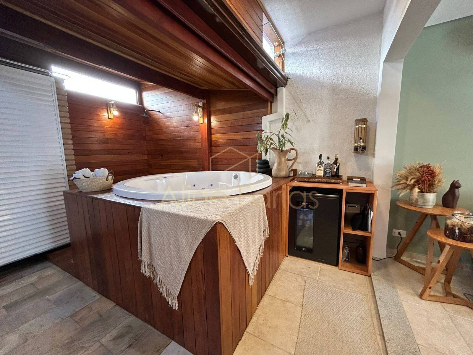 Casa exclusiva com ofurô à venda em Peruíbe