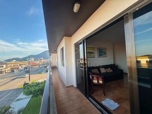 apartamento à venda próximo à praia com 3 dormitórios e condomínio completo em Peruíbe