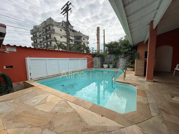 Casa à venda no bairro Estância Balneária Belmira Novaes em Peruíbe/SP