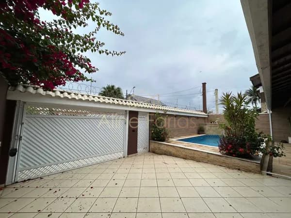 Mansão de luxo com 8 dormitórios, 6 suítes, piscina e lazer completo à venda em Peruíbe