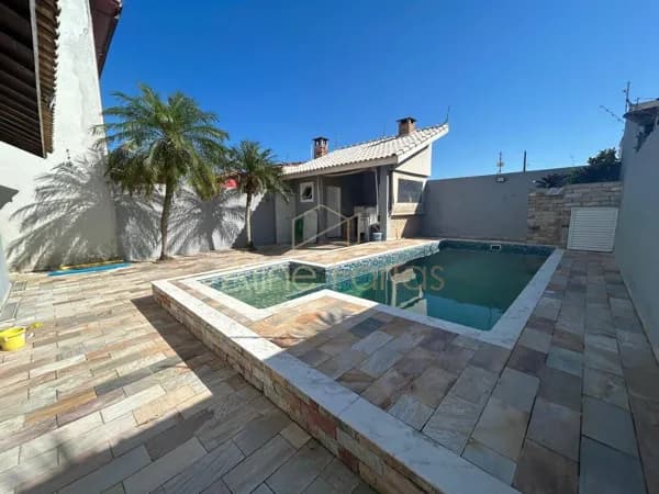 Casa de alto padrão: 4 dormitórios, 2 suítes e mezanino à venda em Peruíbe