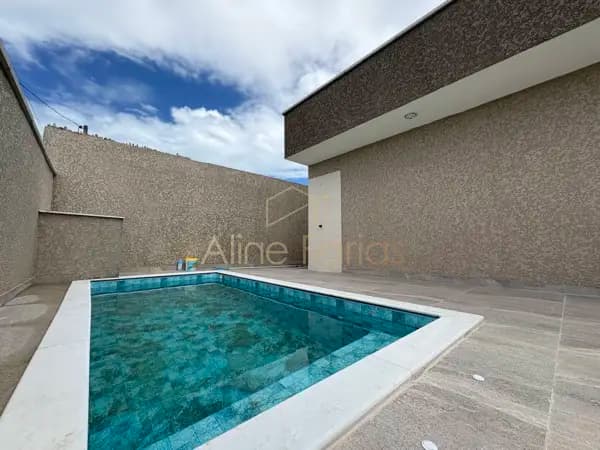 Casa nova com design funcional, área de lazer e muito espaço à venda em Peruíbe