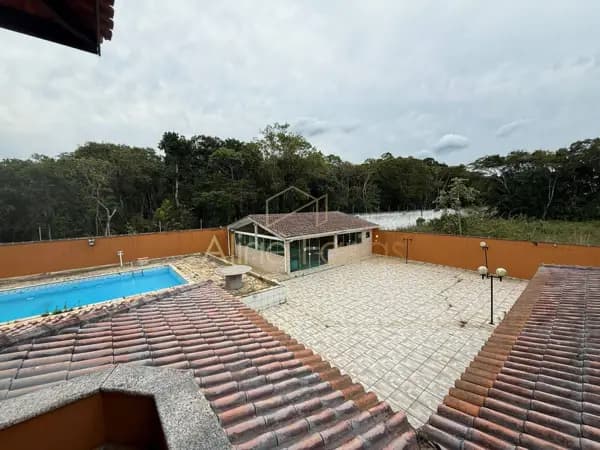 Sobrado amplo com 400 m² e infraestrutura completa de condomínio à venda em Peruíbe