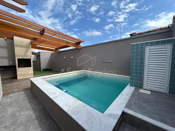 Casa com acabamento de alto padrão à venda em Peruíbe